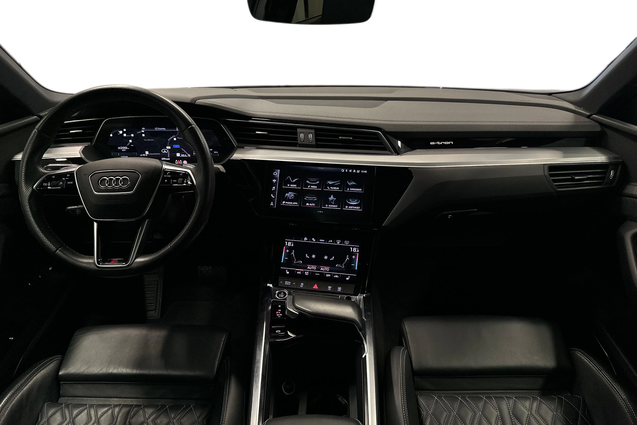 sininen Audi e-tron 2023 kuva 7.
