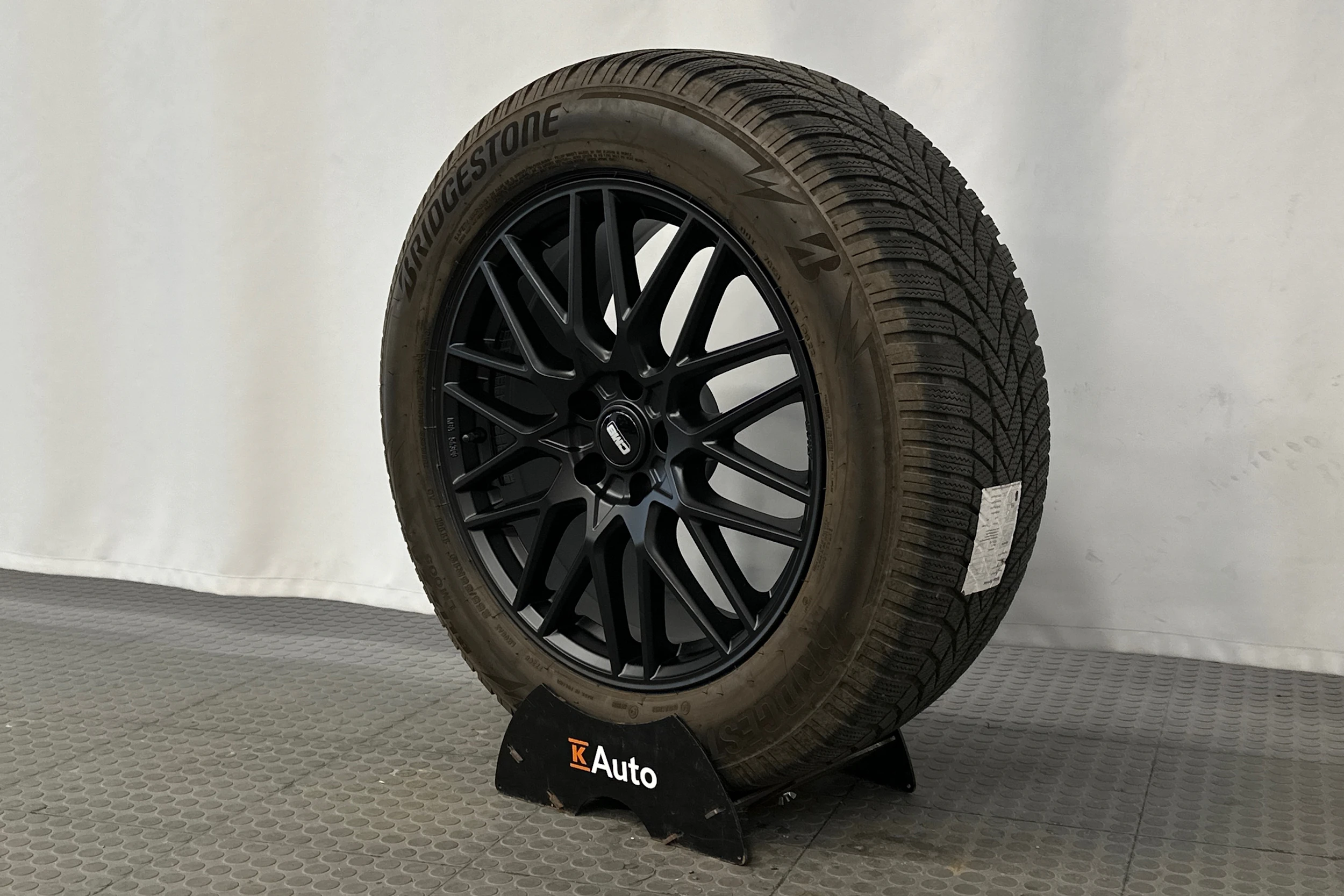 sininen Audi e-tron 2023 kuva 10.