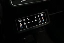 sininen Audi e-tron 2023 kuva 13.