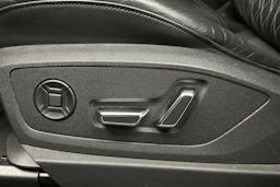 sininen Audi e-tron 2023 kuva 15.