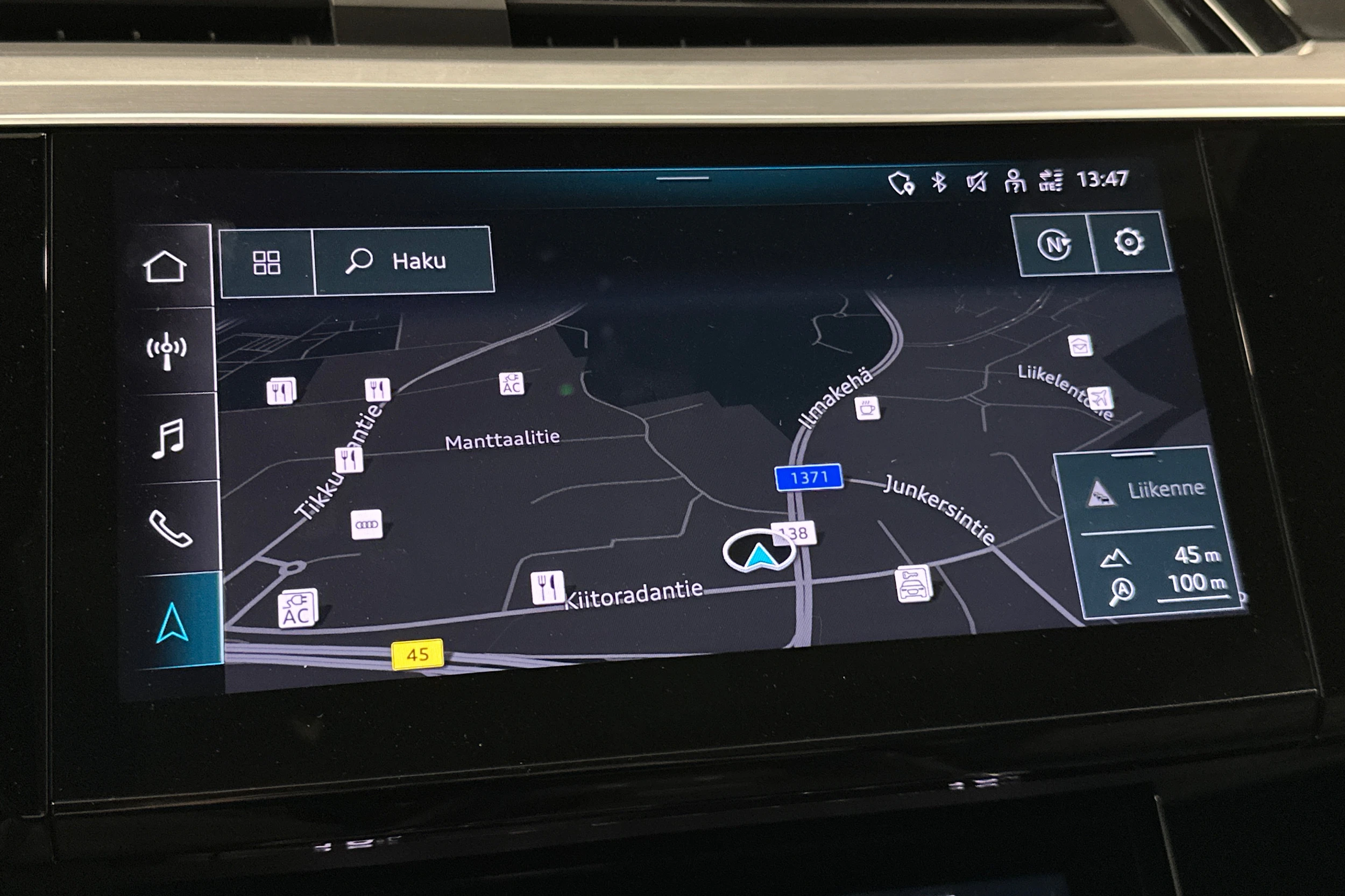 sininen Audi e-tron 2023 kuva 22.