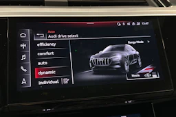sininen Audi e-tron 2023 kuva 24.