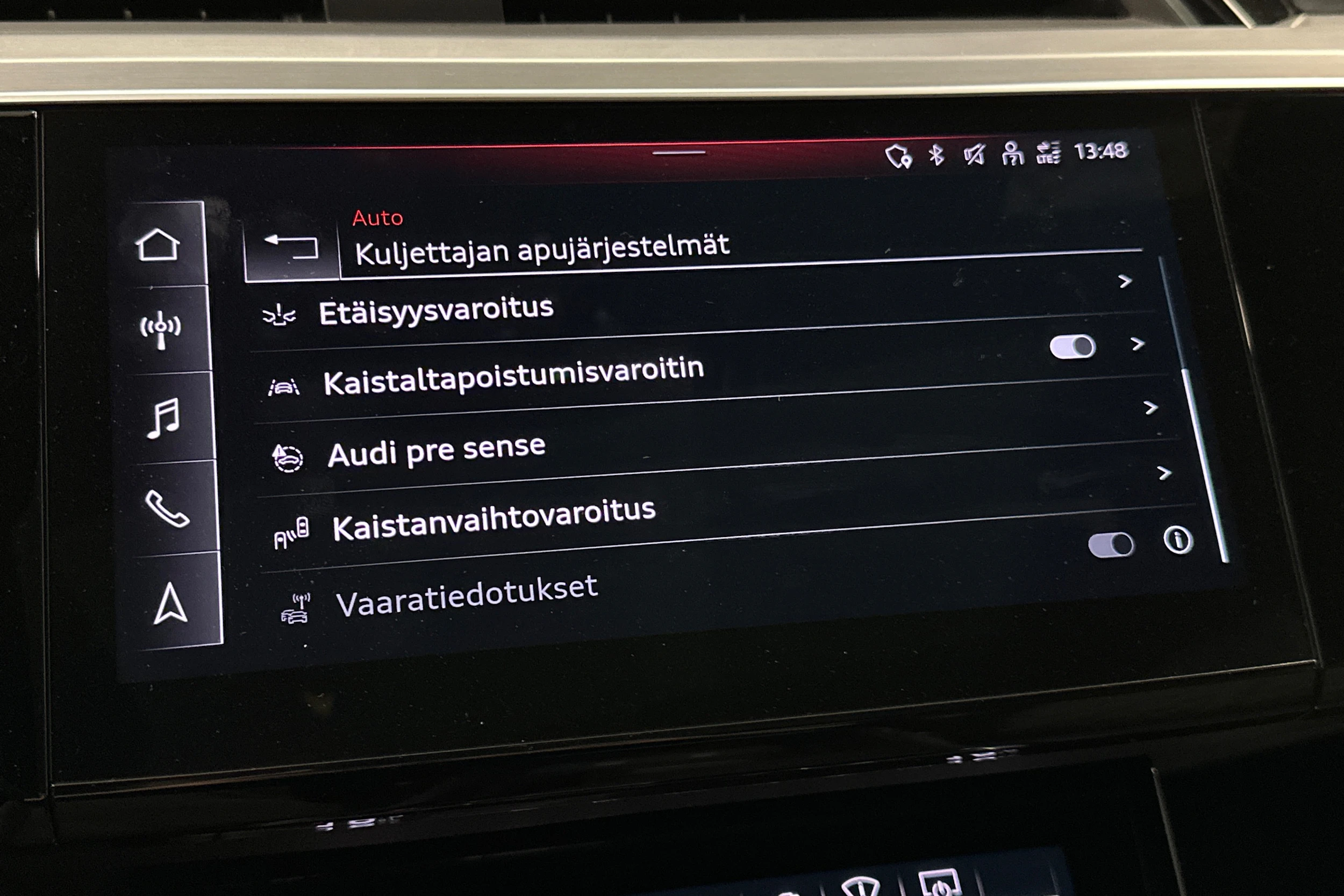 sininen Audi e-tron 2023 kuva 27.