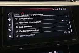 sininen Audi e-tron 2023 kuva 27.