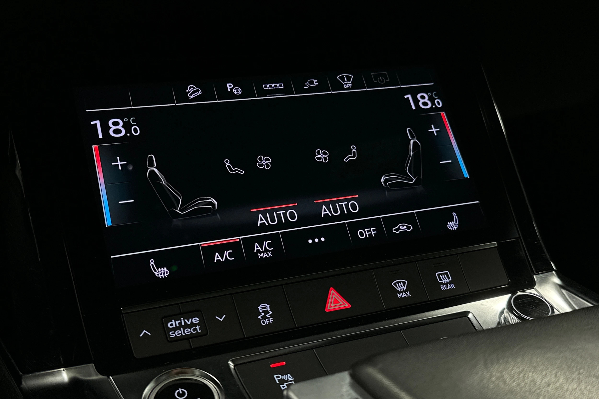 sininen Audi e-tron 2023 kuva 29.