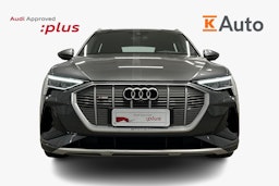harmaa Audi e-tron 2023 kuva 5.