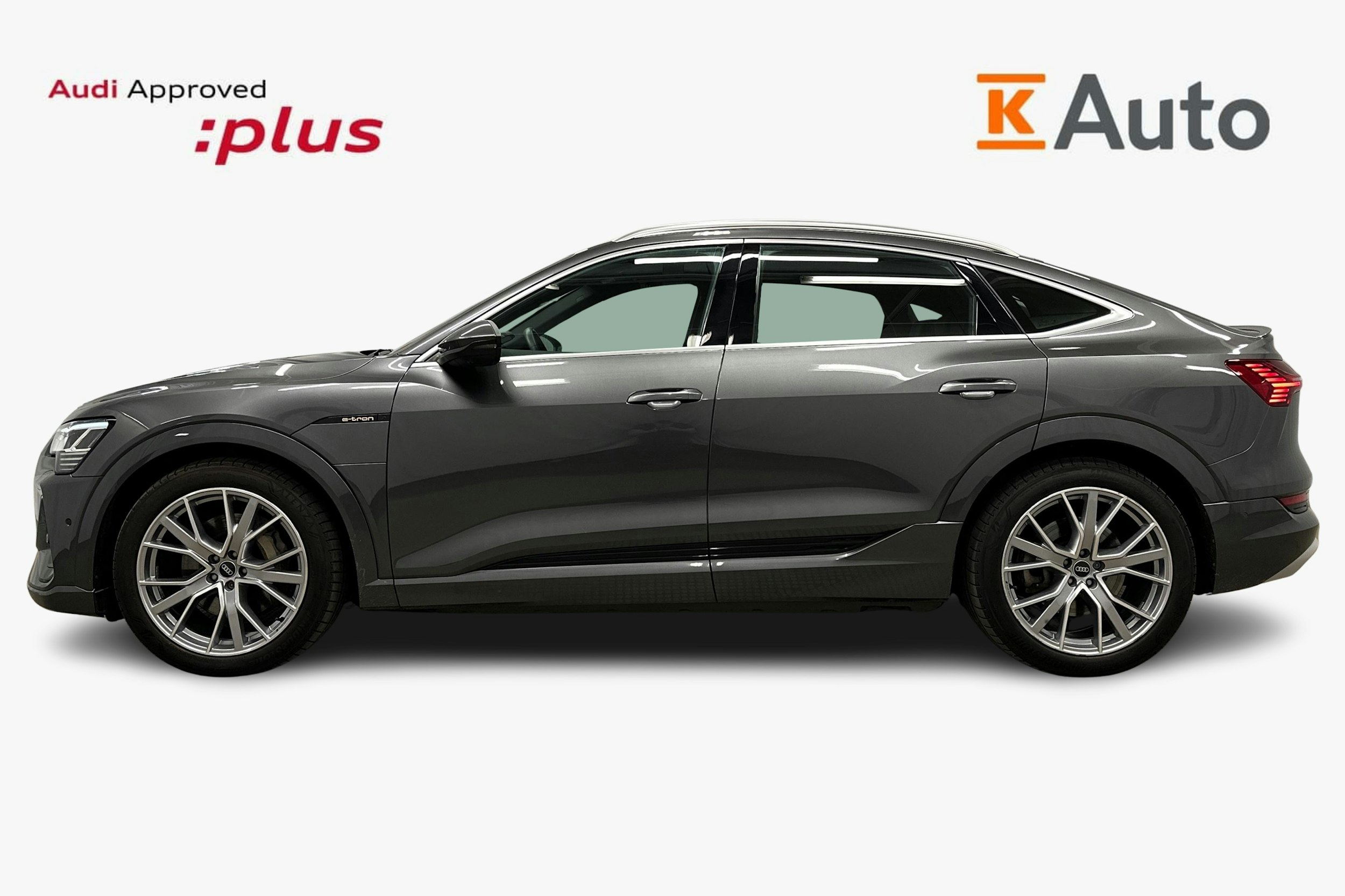 harmaa Audi e-tron 2023 kuva 6.