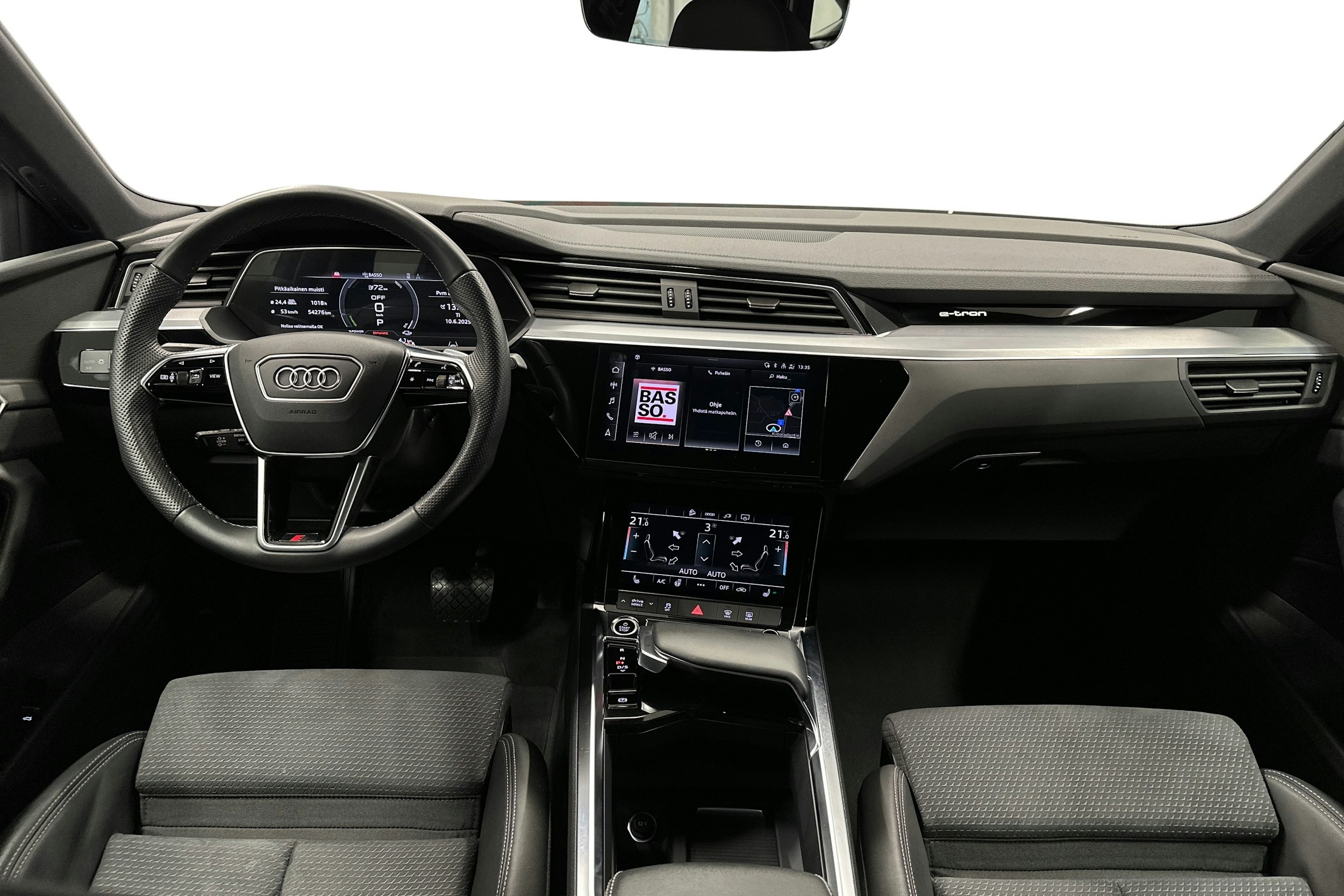harmaa Audi e-tron 2023 kuva 9.