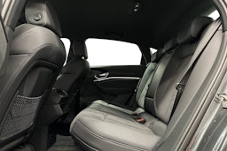 harmaa Audi e-tron 2023 kuva 10.