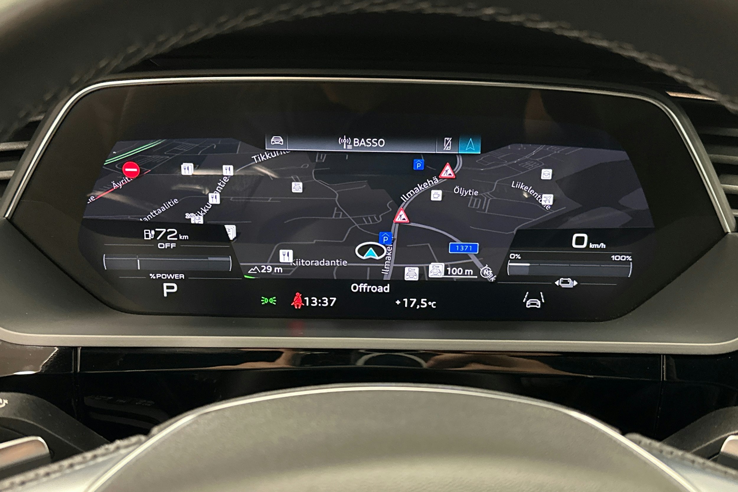 harmaa Audi e-tron 2023 kuva 20.