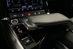 harmaa Audi e-tron 2023 kuva 22.
