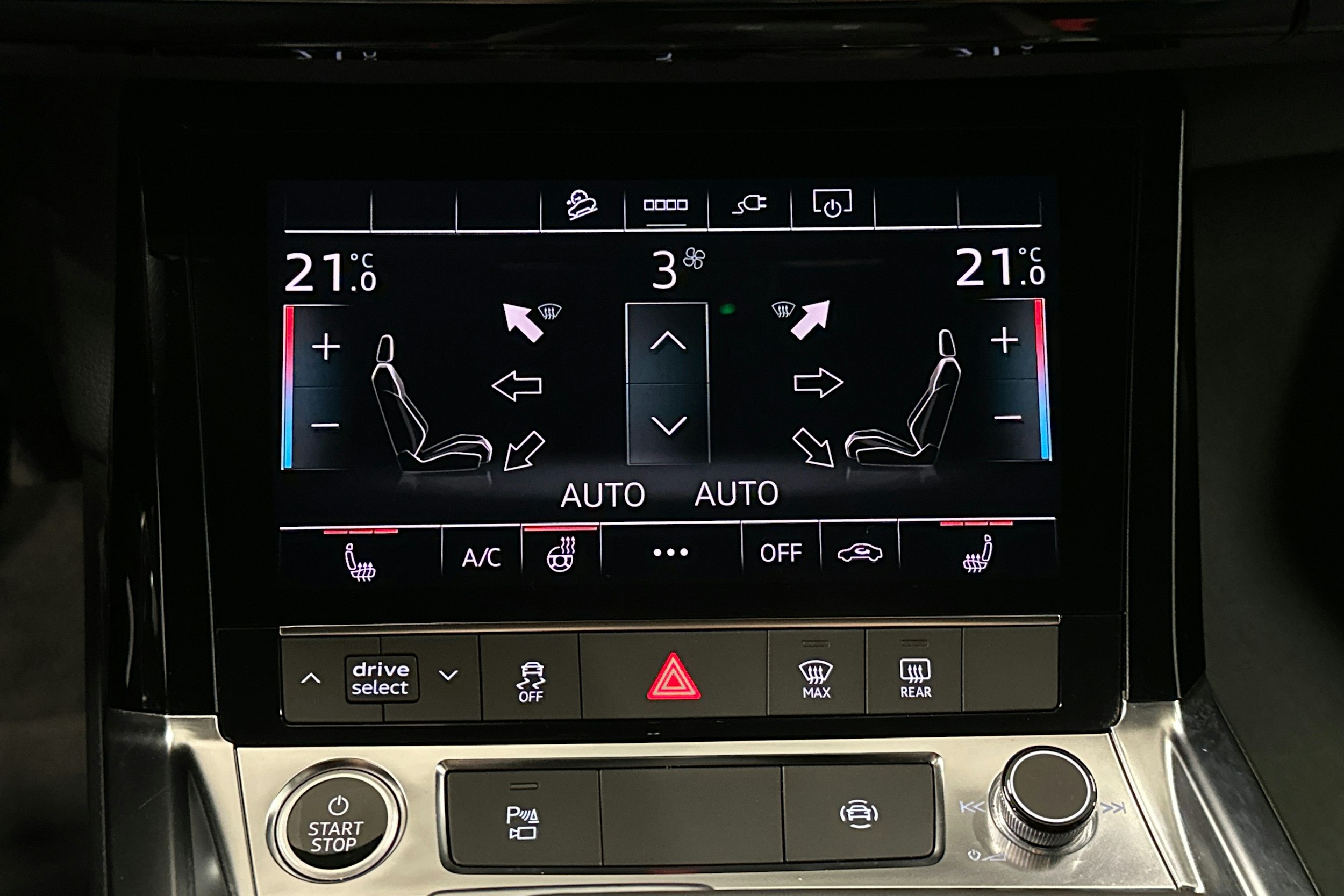 harmaa Audi e-tron 2023 kuva 23.