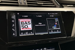 harmaa Audi e-tron 2023 kuva 24.