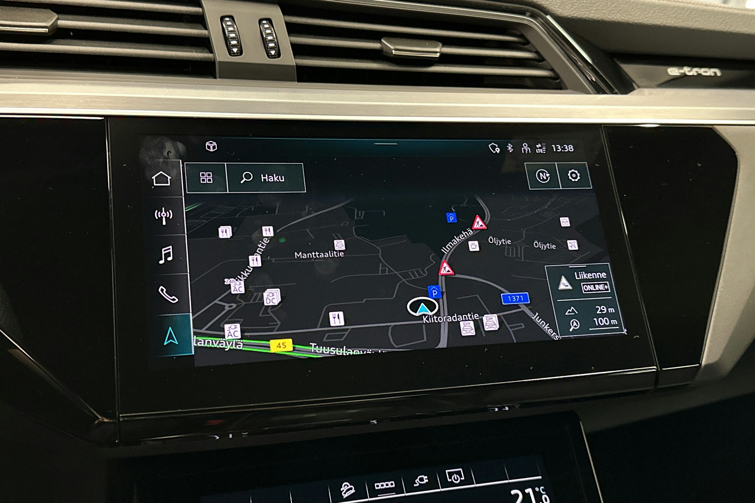harmaa Audi e-tron 2023 kuva 25.