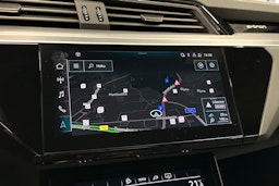 harmaa Audi e-tron 2023 kuva 25.