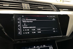 harmaa Audi e-tron 2023 kuva 29.