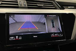 harmaa Audi e-tron 2023 kuva 32.