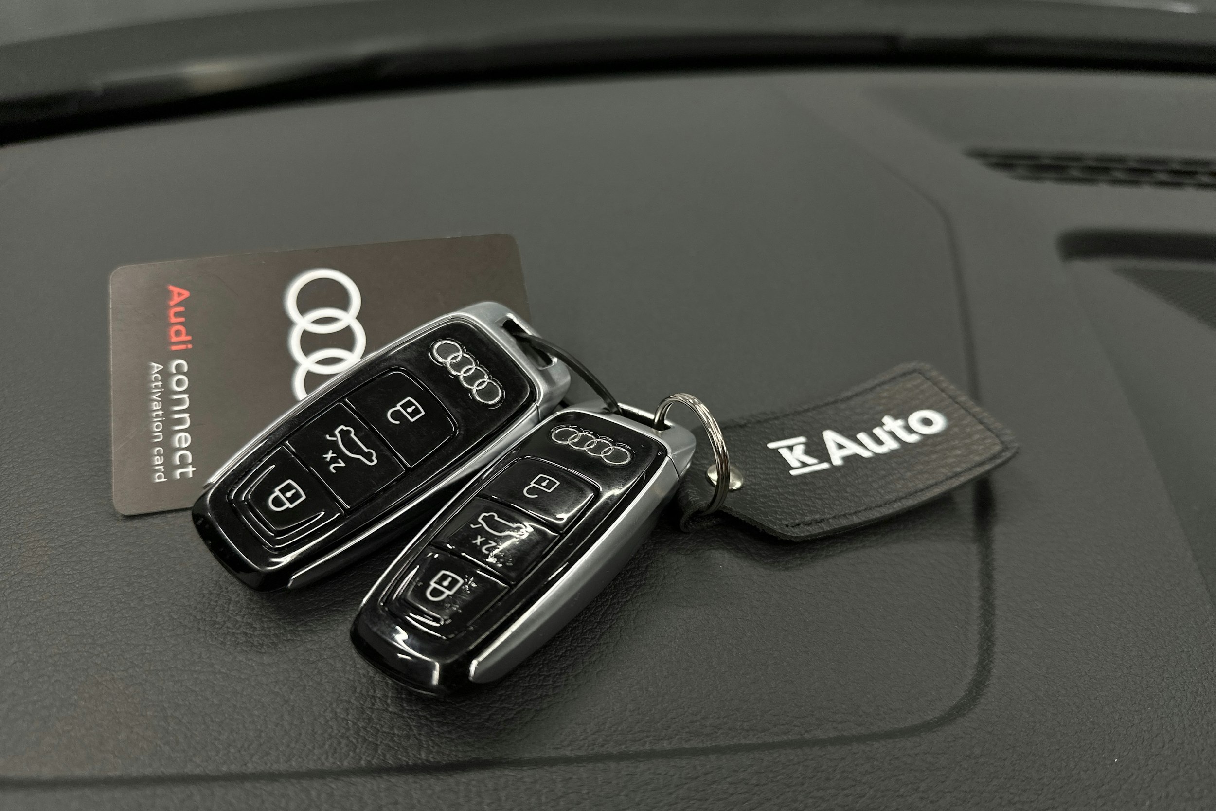 harmaa Audi e-tron 2023 kuva 34.