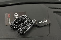 harmaa Audi e-tron 2023 kuva 34.