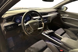 musta Audi e-tron 2023 kuva 3.