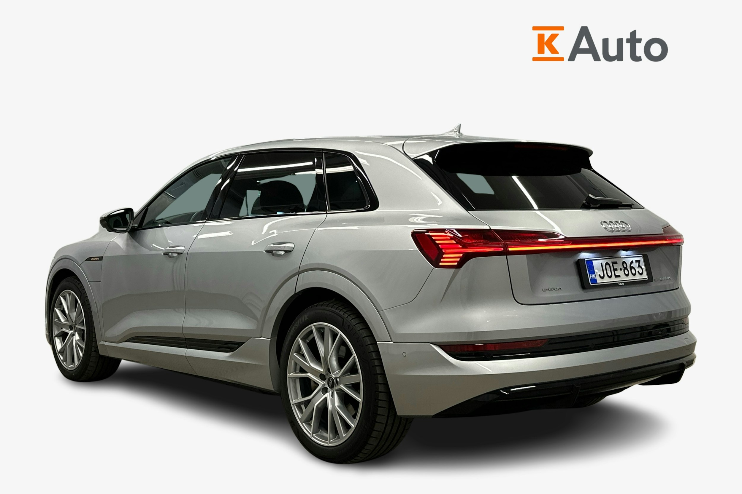 harmaa Audi e-tron 2023 kuva 2.