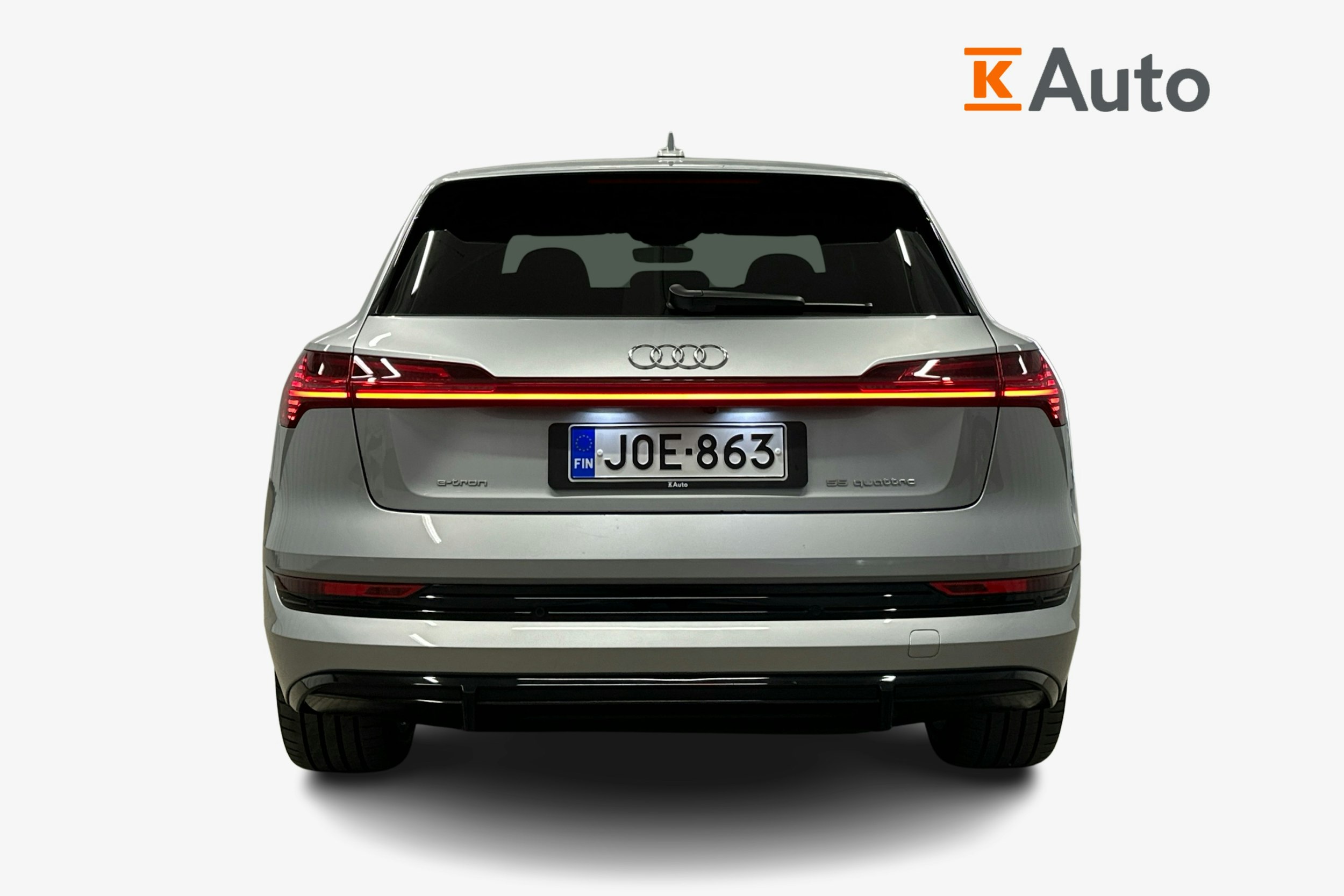 harmaa Audi e-tron 2023 kuva 3.