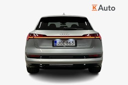 harmaa Audi e-tron 2023 kuva 3.