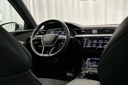 harmaa Audi e-tron 2023 kuva 8.