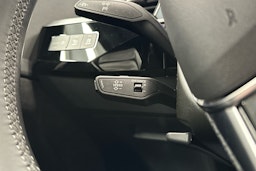 harmaa Audi e-tron 2023 kuva 11.