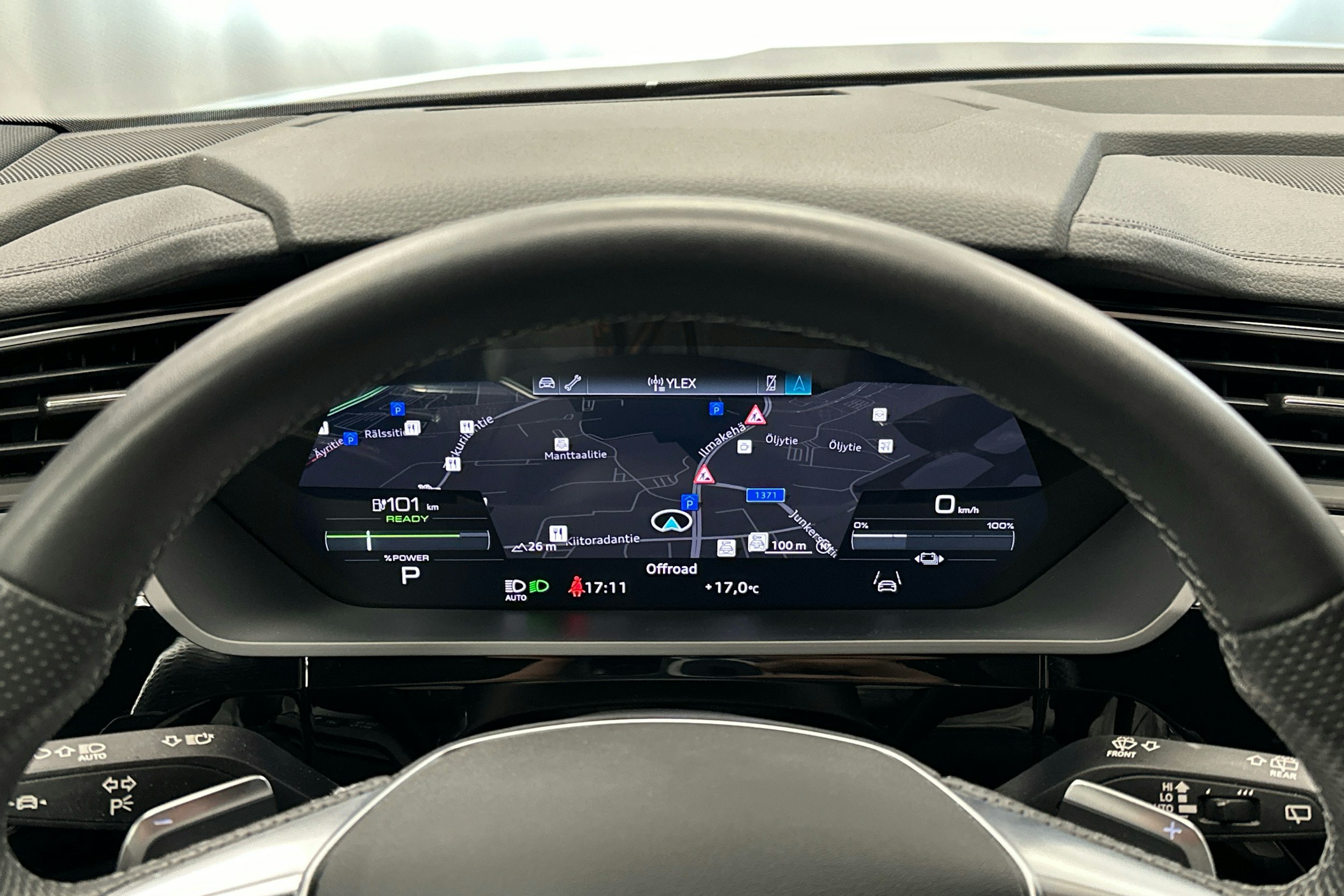 harmaa Audi e-tron 2023 kuva 12.