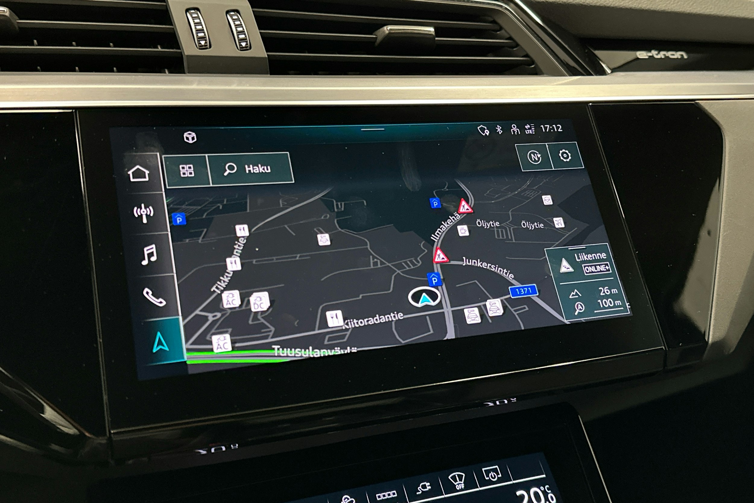 harmaa Audi e-tron 2023 kuva 14.