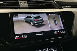 harmaa Audi e-tron 2023 kuva 15.