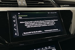 harmaa Audi e-tron 2023 kuva 16.