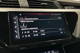 harmaa Audi e-tron 2023 kuva 18.