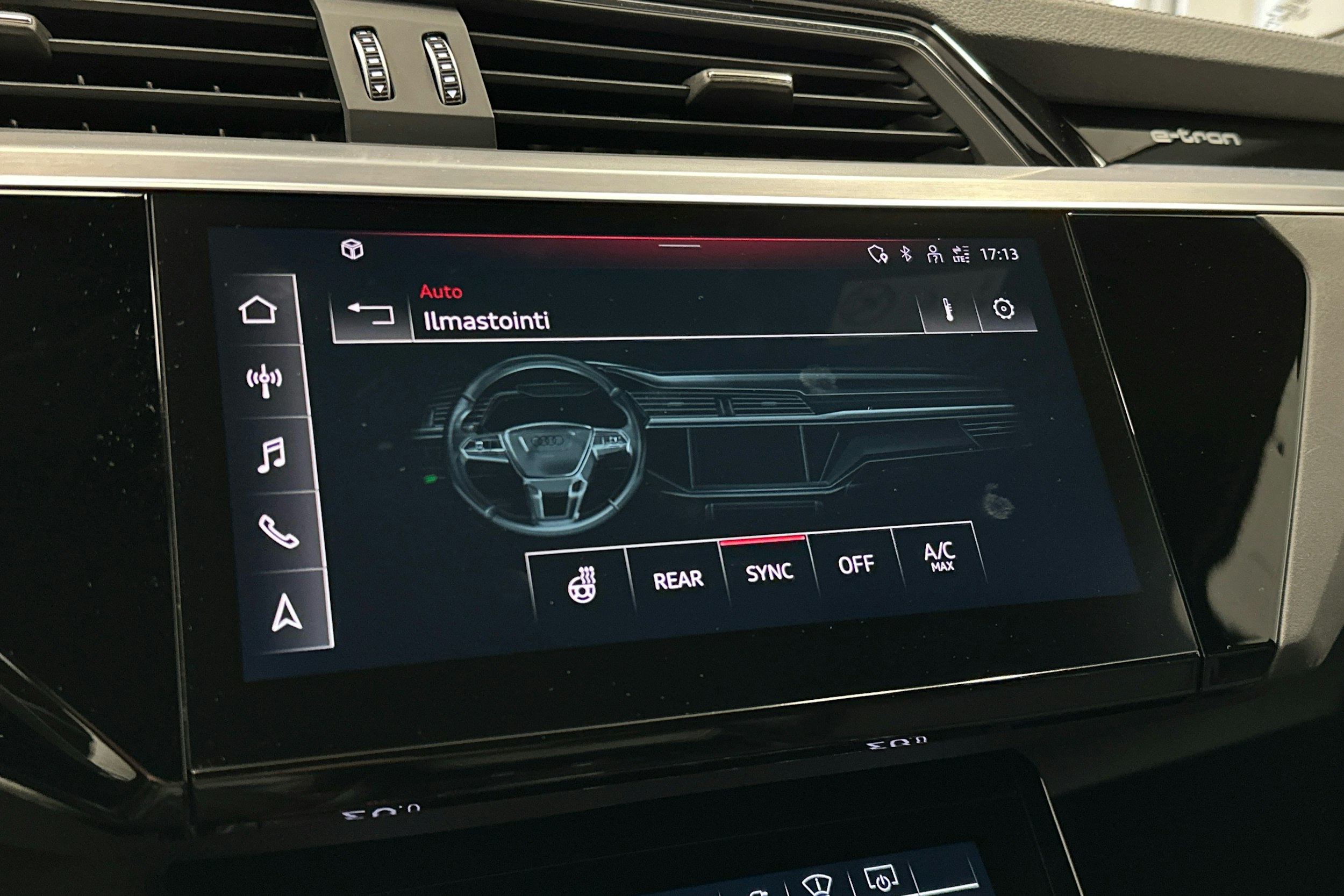 harmaa Audi e-tron 2023 kuva 19.