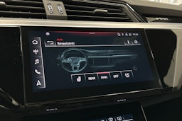 harmaa Audi e-tron 2023 kuva 19.