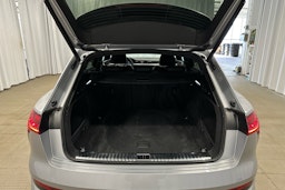 harmaa Audi e-tron 2023 kuva 28.