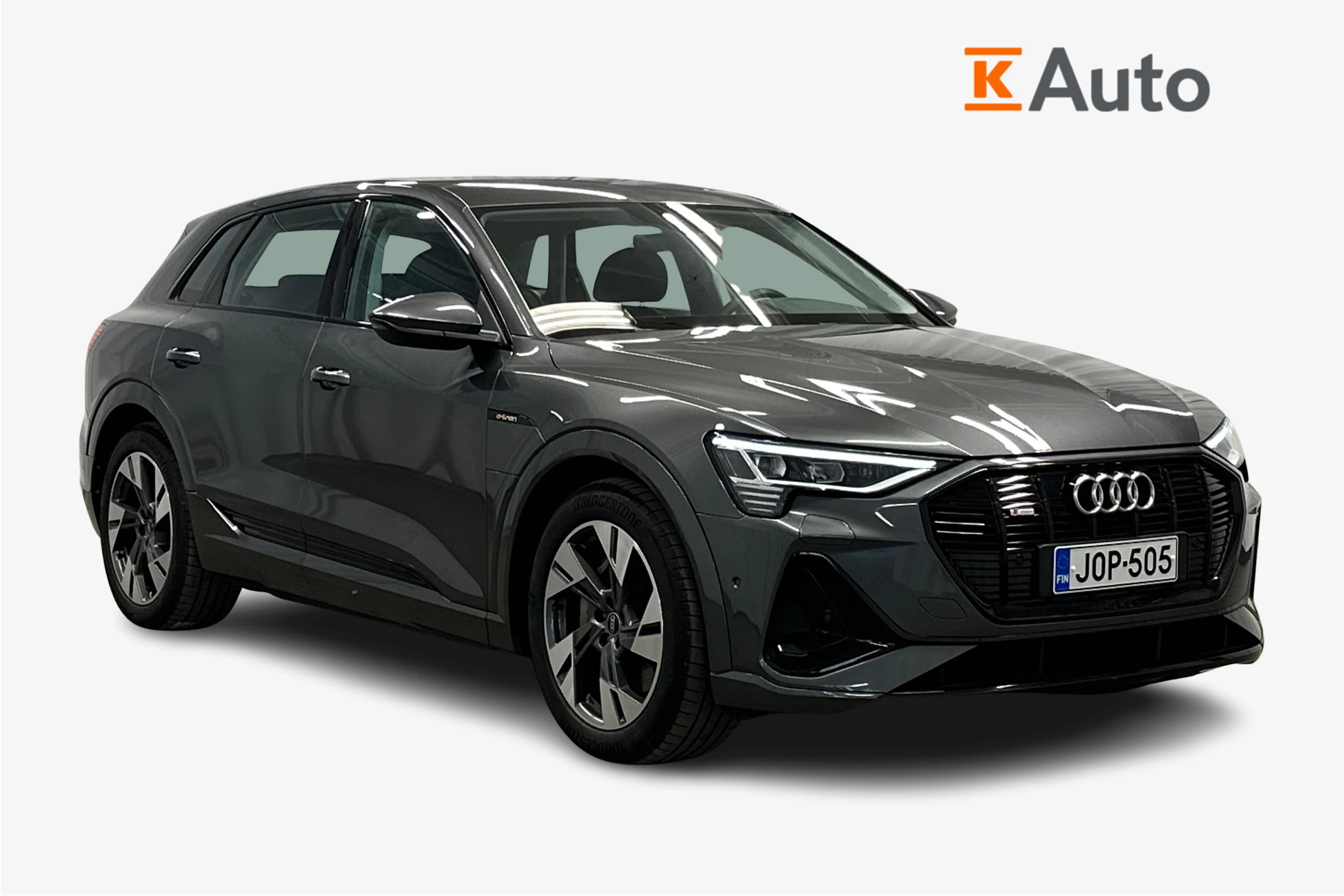 harmaa Audi e-tron 2023 kuva 1.