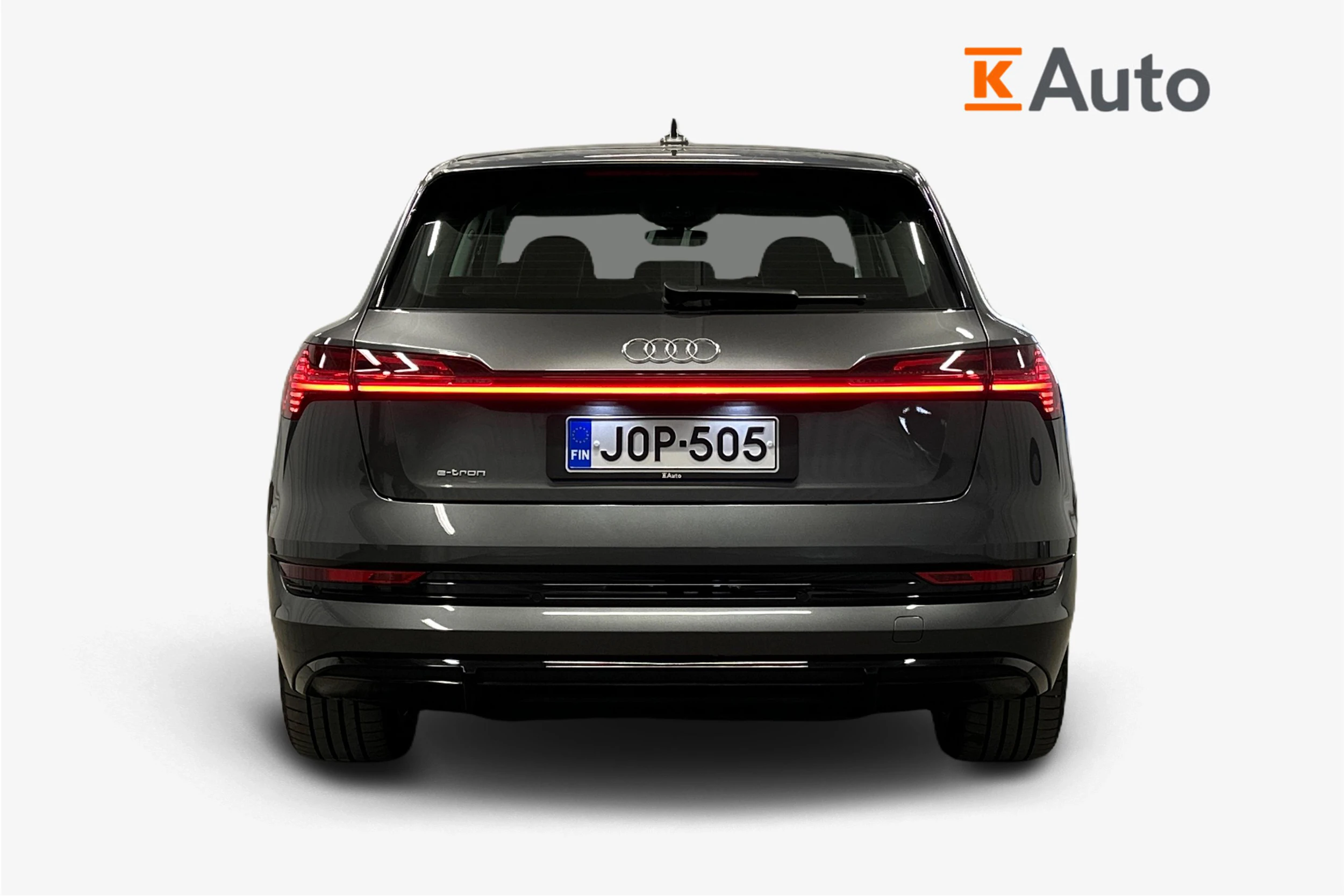 harmaa Audi e-tron 2023 kuva 4.