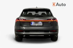 harmaa Audi e-tron 2023 kuva 4.