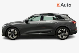 harmaa Audi e-tron 2023 kuva 7.