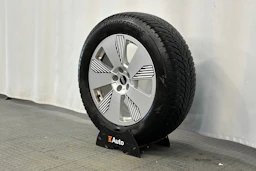 harmaa Audi e-tron 2023 kuva 13.