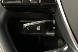 harmaa Audi e-tron 2023 kuva 21.