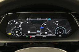 harmaa Audi e-tron 2023 kuva 22.