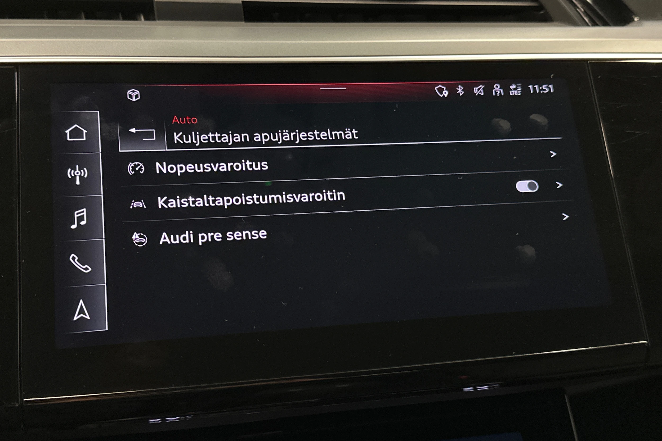 harmaa Audi e-tron 2023 kuva 26.