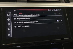 harmaa Audi e-tron 2023 kuva 26.
