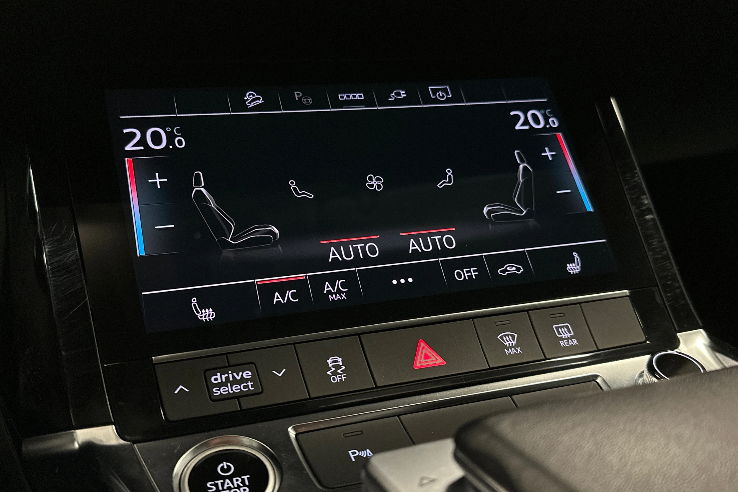 harmaa Audi e-tron 2023 kuva 27.