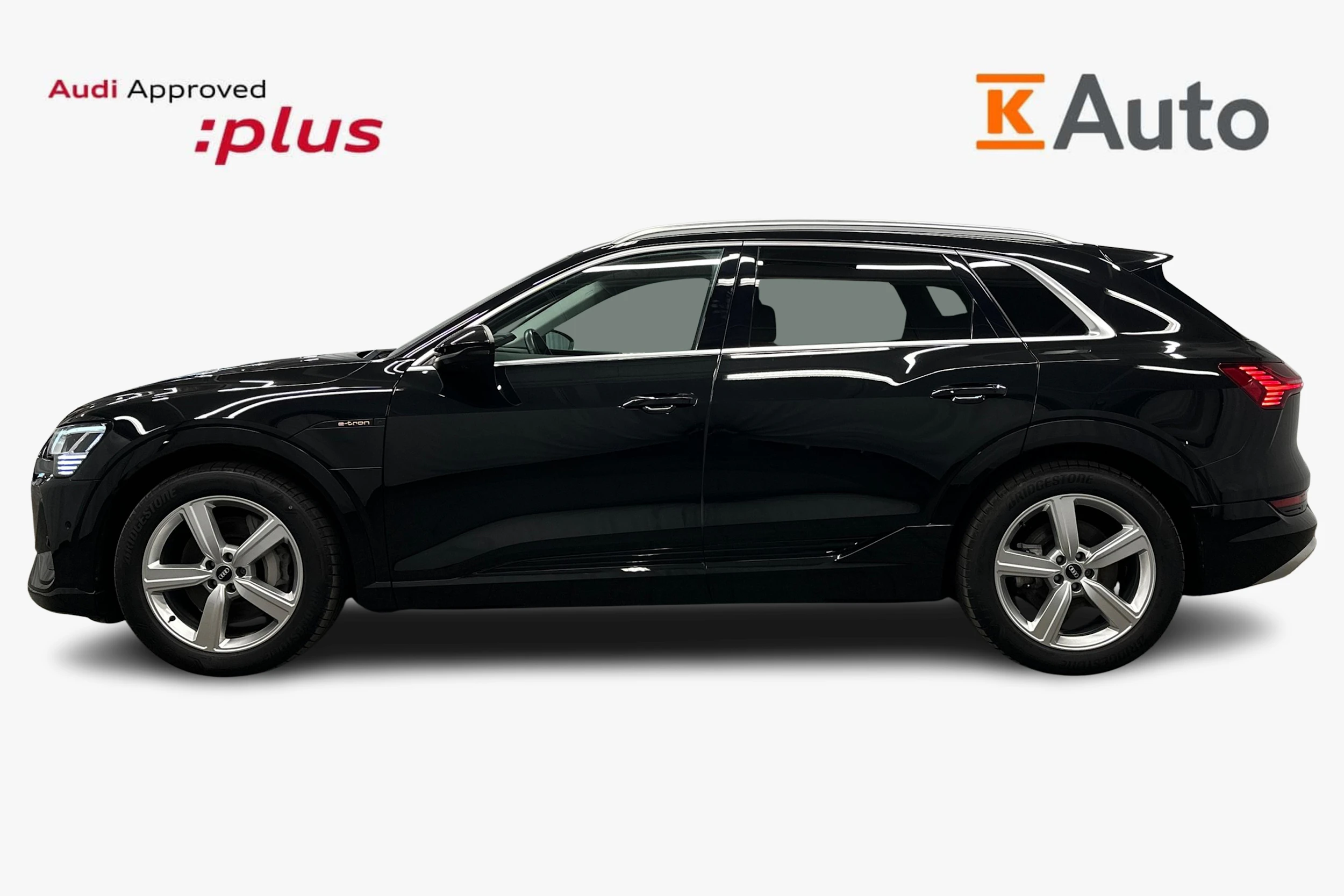 musta Audi e-tron 2023 kuva 5.