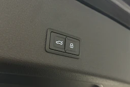 musta Audi e-tron 2023 kuva 12.