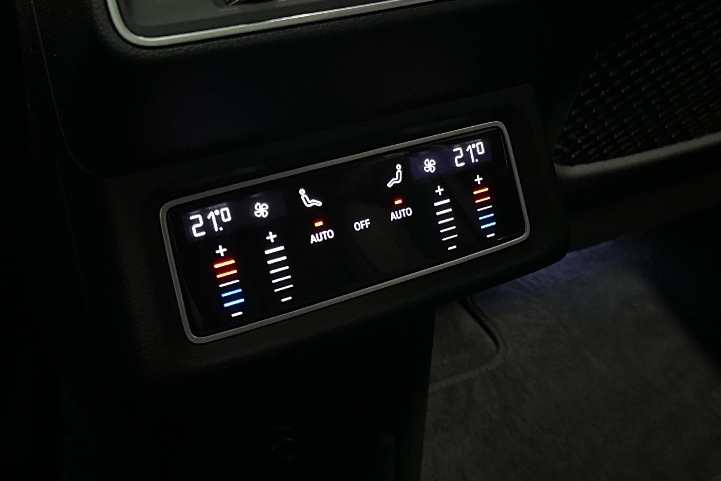 musta Audi e-tron 2023 kuva 13.